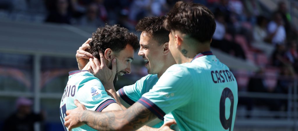 Un bel Bologna vince 2-1 a Cremona, torna 8° e si prepara bene per l'Europa: gol di Joao Mario e Rowe, Bonazzoli accorcia nel finale