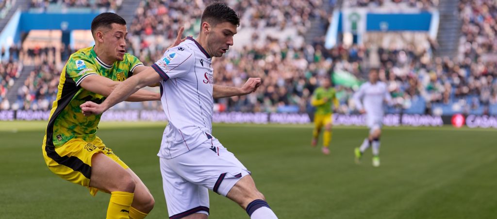 Partitella con la Primavera a Casteldebole, differenziato per Dallinga, Joao Mario, Rowe e Skorupski. Cambiaghi, lesione all'adduttore e stagione finita