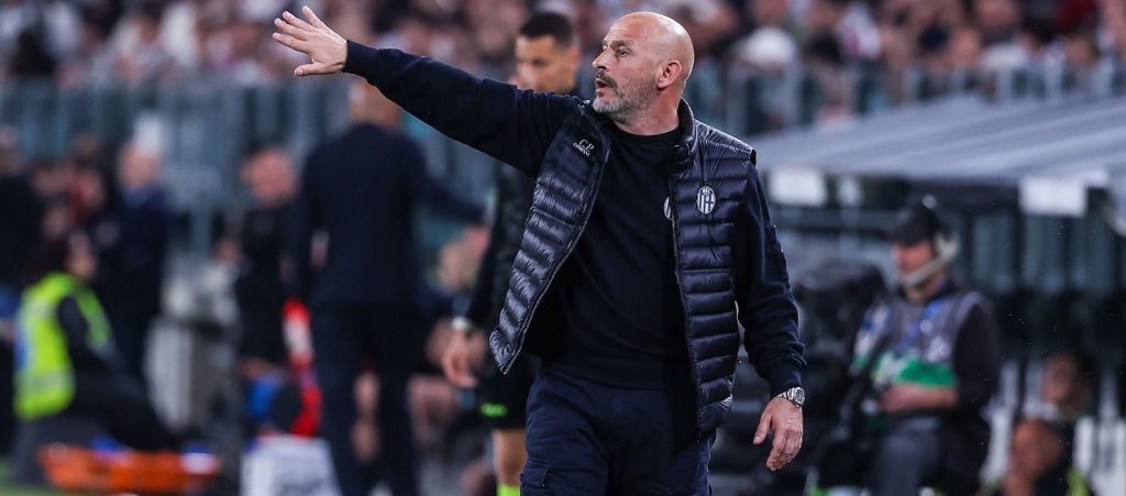 Mister, così non ci siamo: alleni ancora il Bologna e la stagione non è finita, le dichiarazioni e le scelte tattiche degli ultimi giorni sono inaccettabili e premature