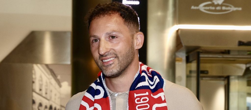 Tedesco è arrivato a Bologna: foto, autografi e poi subito a Casteldebole. Giovedì alle 11 la presentazione ufficiale al Dall'Ara