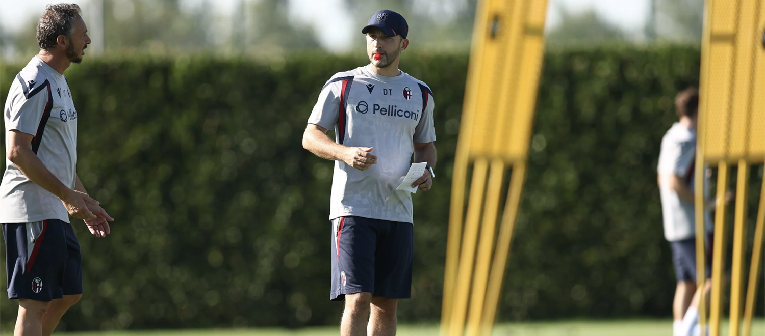 Esercitazioni tattiche, possesso palla e corsa sul campo, domani doppia seduta di allenamento