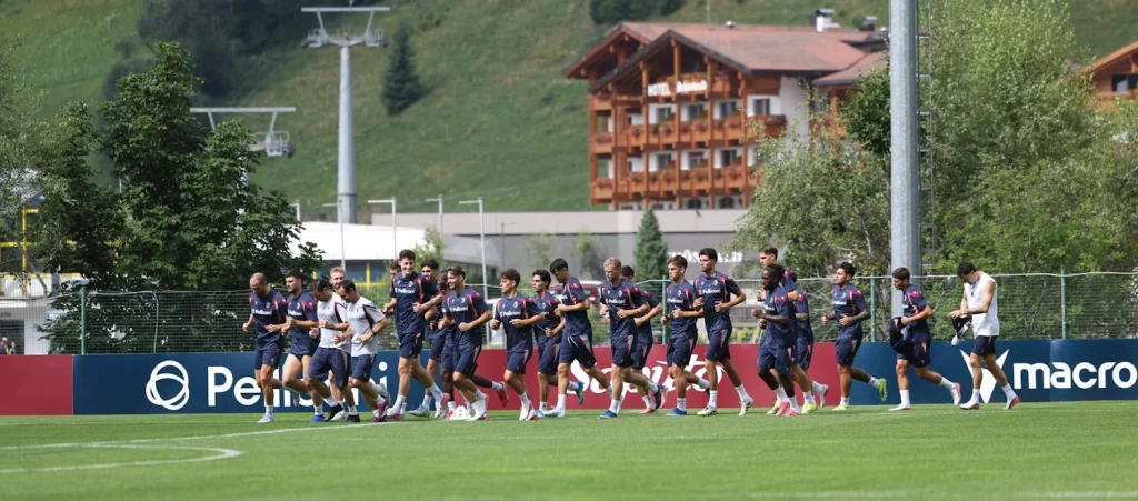 Primo giorno di lavoro per il Bologna a Valles: palestra e pallone al mattino, corsa nel pomeriggio. Domani altre due sedute e conferenza di Tarozzi