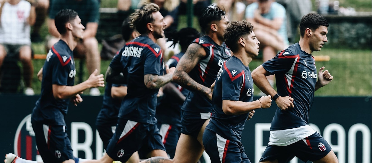Il Bologna al lavoro sul campo principale del centro sportivo di Valles
