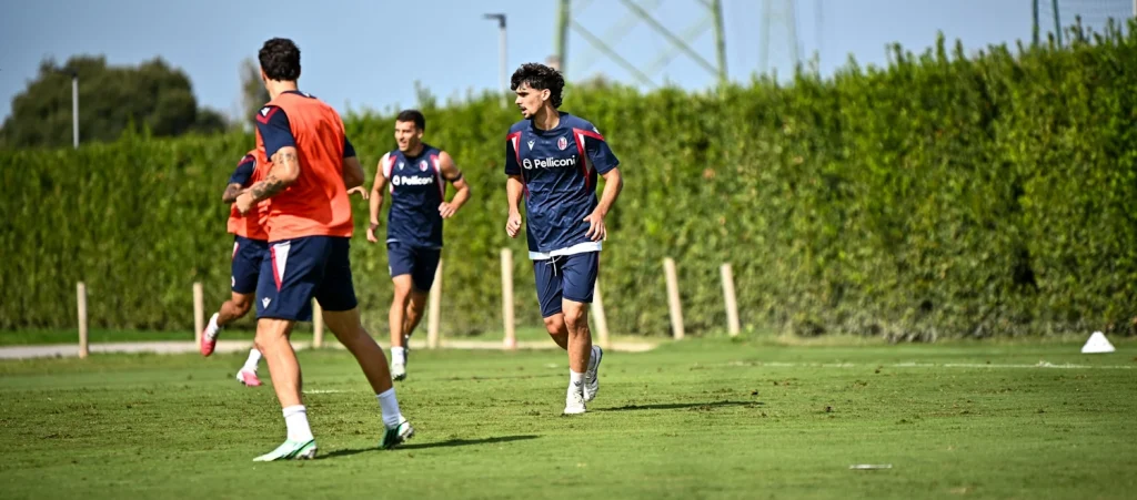 Partitella a ranghi misti con la Primavera per il Bologna. Ora quattro giorni di riposo, mercoledì prossimo alle 11 la ripresa